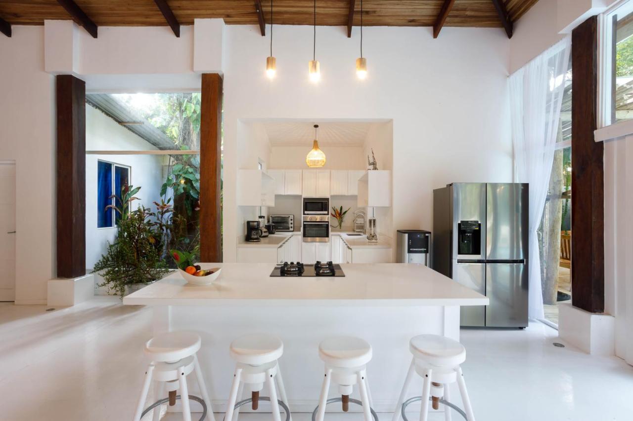 Gigi Brown Villa Frida Beachfront Puerto Viejo de Talamanca Zewnętrze zdjęcie